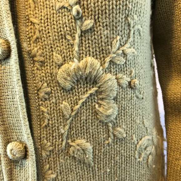 Vintage Crocheted Avocado Green Sweeter - Picture 4 of 6